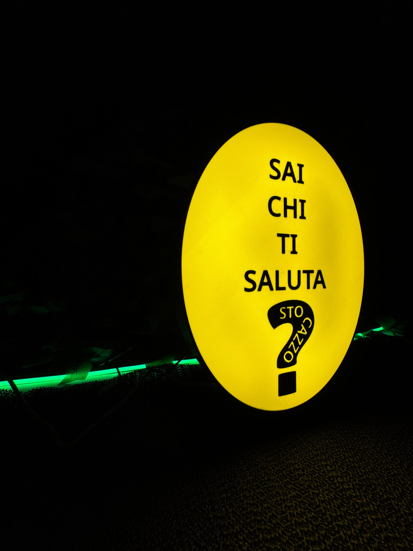 Lampada 3D Ironica "Sai Chi Ti Saluta" | Regalo Originale