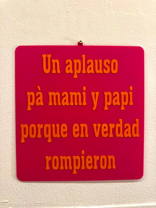 Targhetta 3D "Un Aplauso Pa Mami Y Papi" | Regalo Genitori