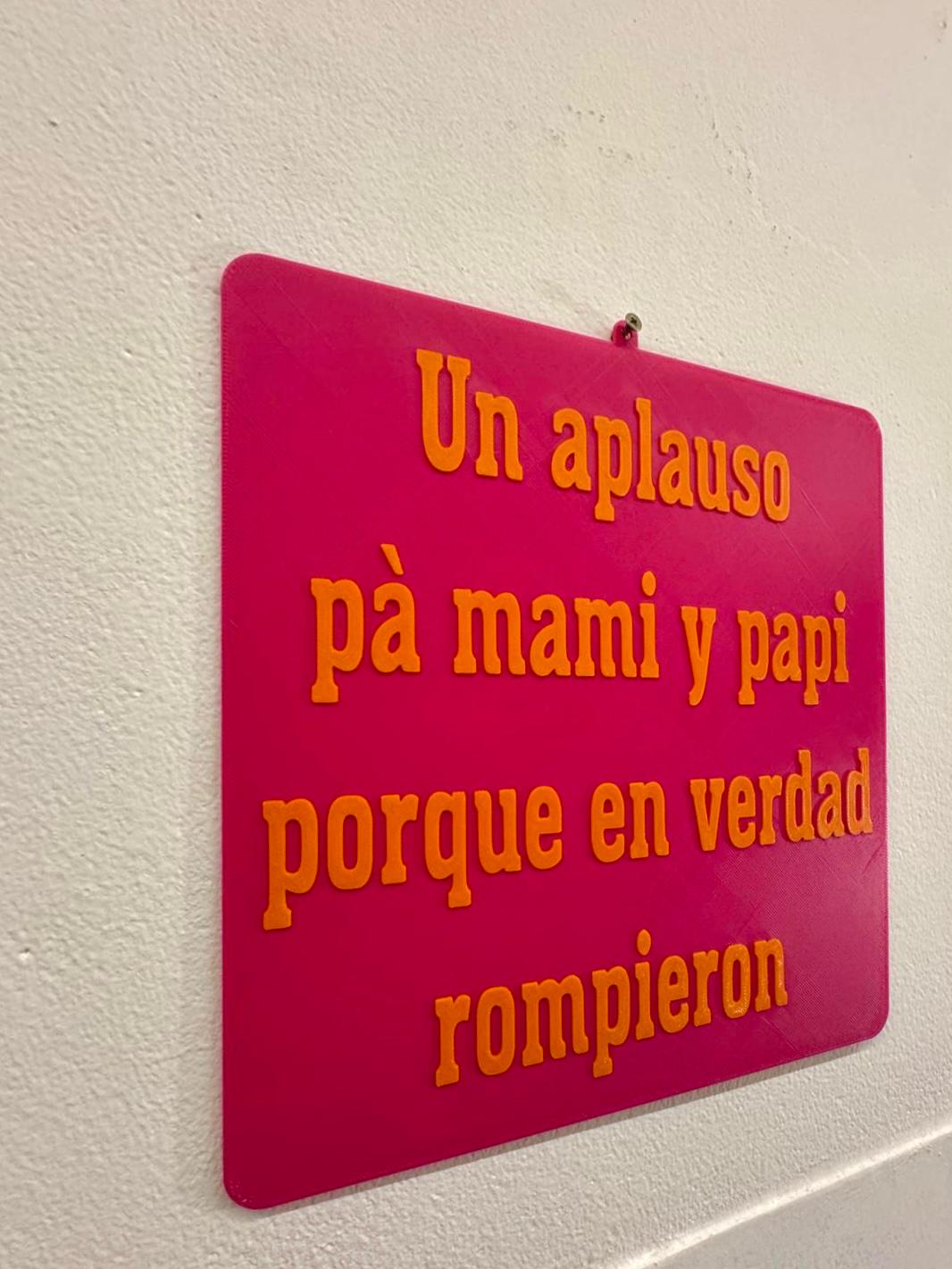 Targhetta 3D "Un Aplauso Pa Mami Y Papi" | Regalo Genitori
