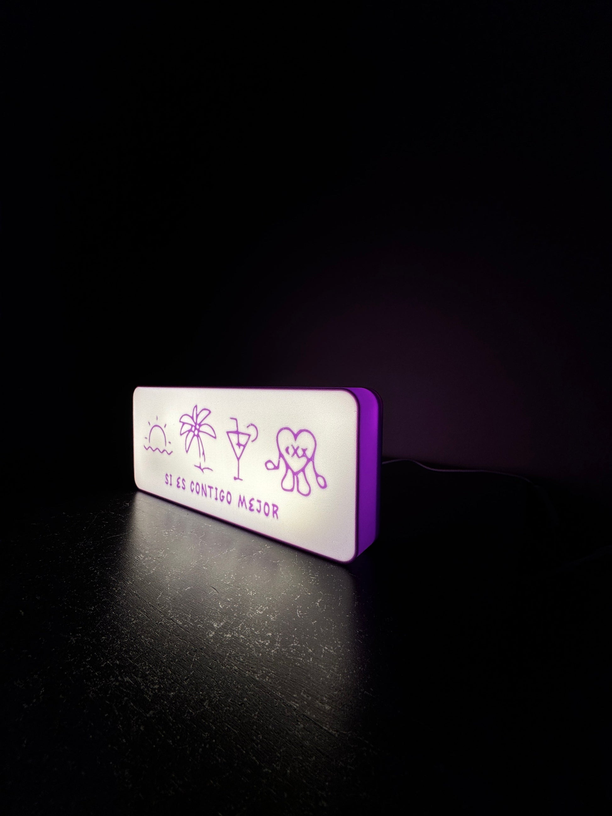 Lightbox LED 3D Callaíta con NFC integrato, ispirata allo stile di Bad Bunny, ideale come decorazione moderna.